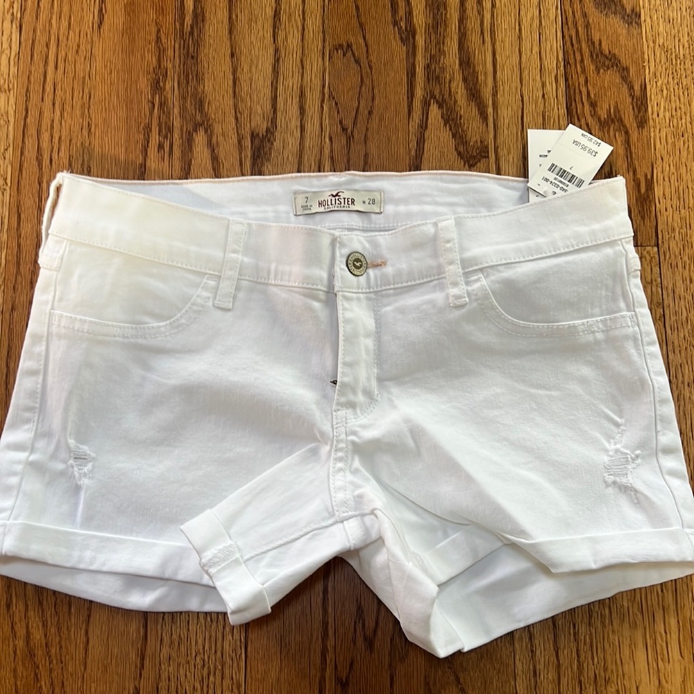 Hollister size 7 white shorts. NWT